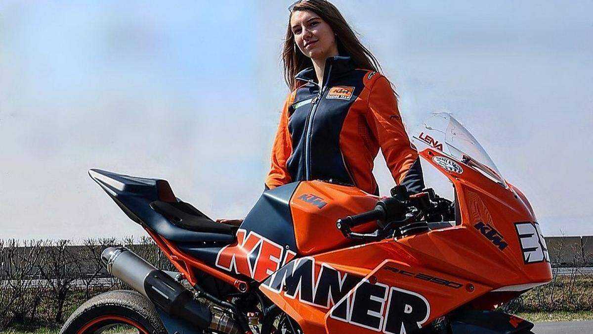 Lena Kemmer mit ihrer KTM RC 390