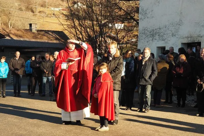 Bitte klicken Sie sich durch die Bilder. . .