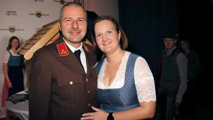 Unter dem Motto „Uniform trifft Tracht“ organisierte HBI Mark Wibner gemeinsam mit den Kameradinnen und Kameraden der Freiwilligen Feuerwehr Ligist wieder einen Ball mit hohem Erlebnisfaktor.