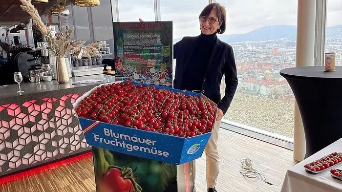 Angelika Fink bei der Präsentation der "Blumauer Buzara"