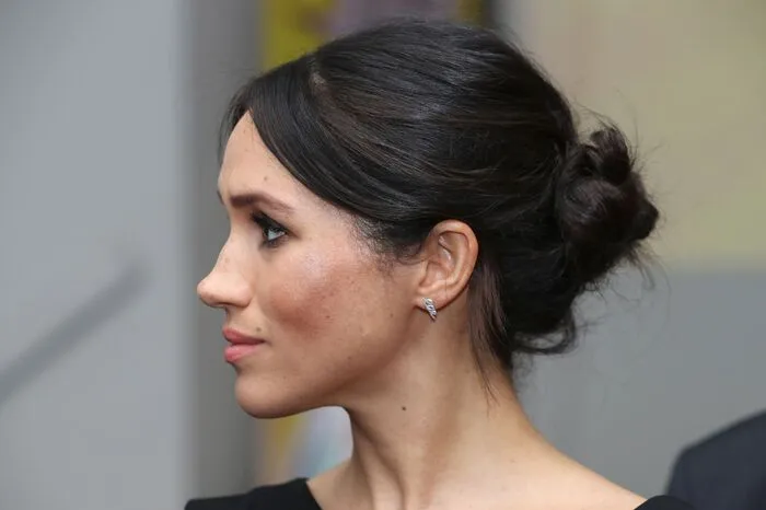 Ganz First Lady like: An ihren Ohrläppchen funkeln Diamentenohrringe des kanadischen Juweliers Birks