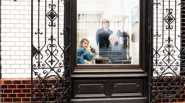 Selbst gewählte oder von Behörden auferlegte Isolation, räumliche Distanz zwischen Freunden und innerhalb von Familien. Das Leben, wie wir es derzeit erleben, gab es in dieser Form noch nie. 