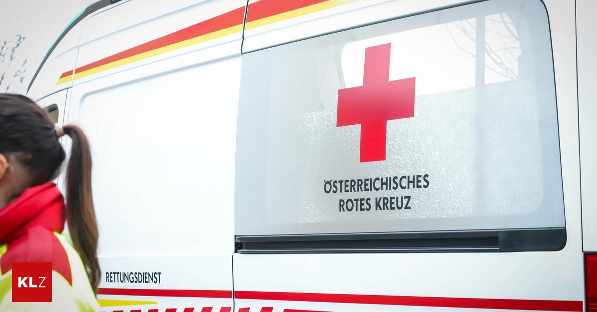 Stainz-Rasentraktor-kippte-um-Fahrer-75-unter-Traktor-eingeklemmt