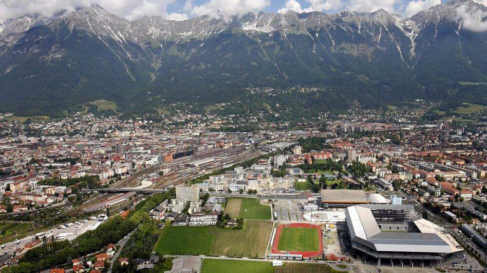 Mehrere Verletzte bei Zwischenfall mit Linienbus in Innsbruck