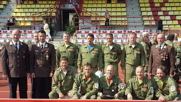 Peter Hölzl, Franz Walder, Jörg Degenhart, Herbert Putzhuber, Reinhard Putzhuber, Ulrich Payr, Herbert Greinhofer, Friedl Obertscheider; Peter Putzhuber, Raimund Küng, Roland Mair, Peter Mair, Andy Vallazza (hockend)