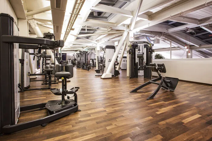 Einfach herrlich, im man im Fitnessstudio auf lästiges in der Schlange stehen verzichten kann 