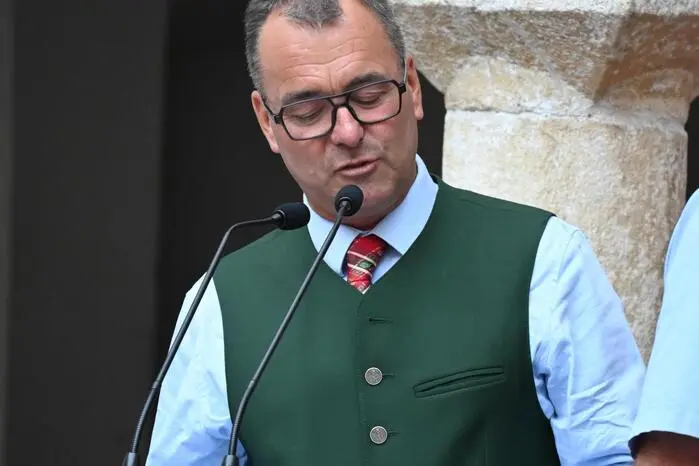 Mit Charme und Humor führte Werner Glanzer durch das abwechslungsreiche Programm.