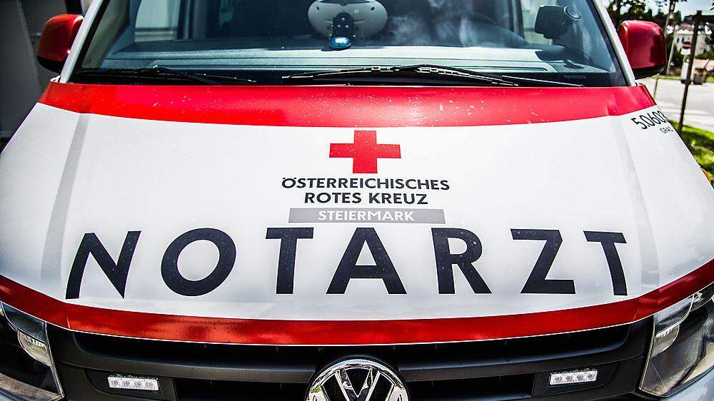 Der Verletzte wurde nach der Versorgung durch den Notarzt ins Krankenhaus Schwarzach gebracht