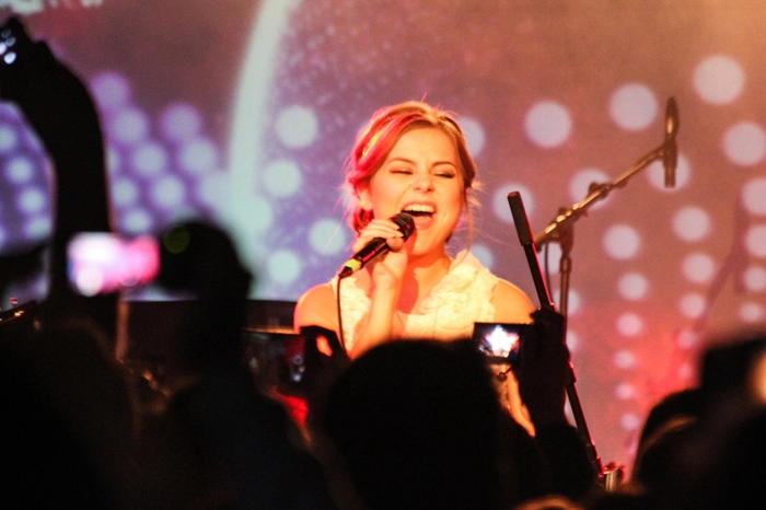 Maria Olafs performte ihren ESC-Song Unbroken...
