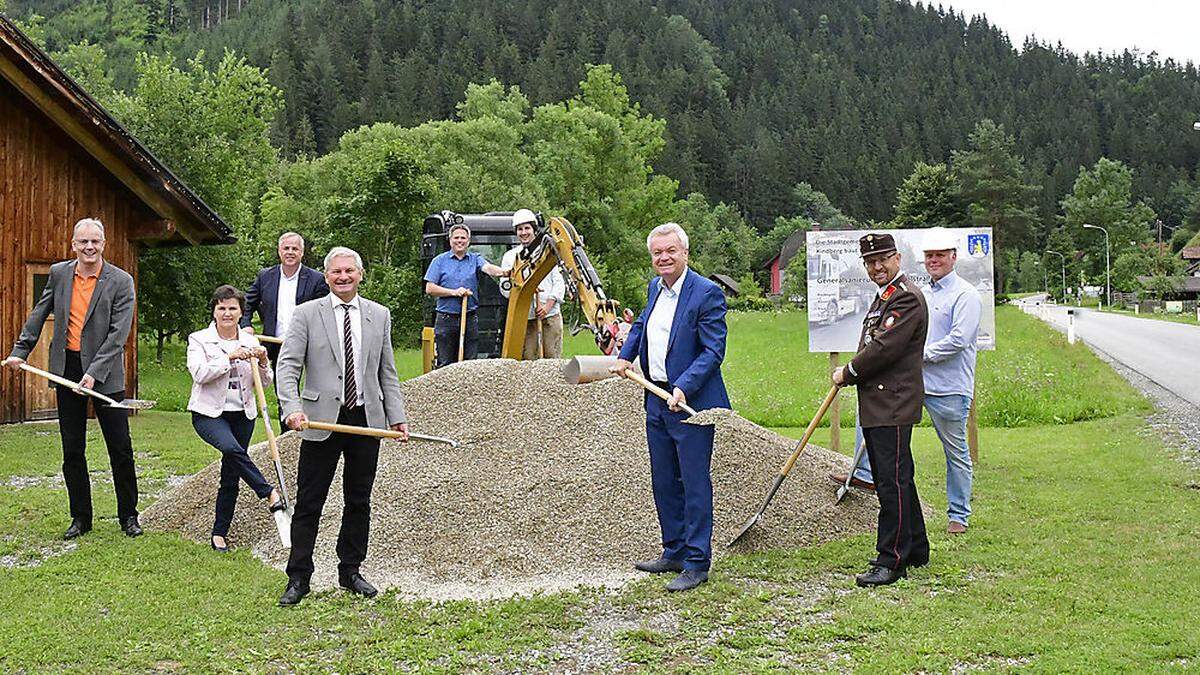 Hochrangige Vertreter der Politik beim Spatenstich am Montag 