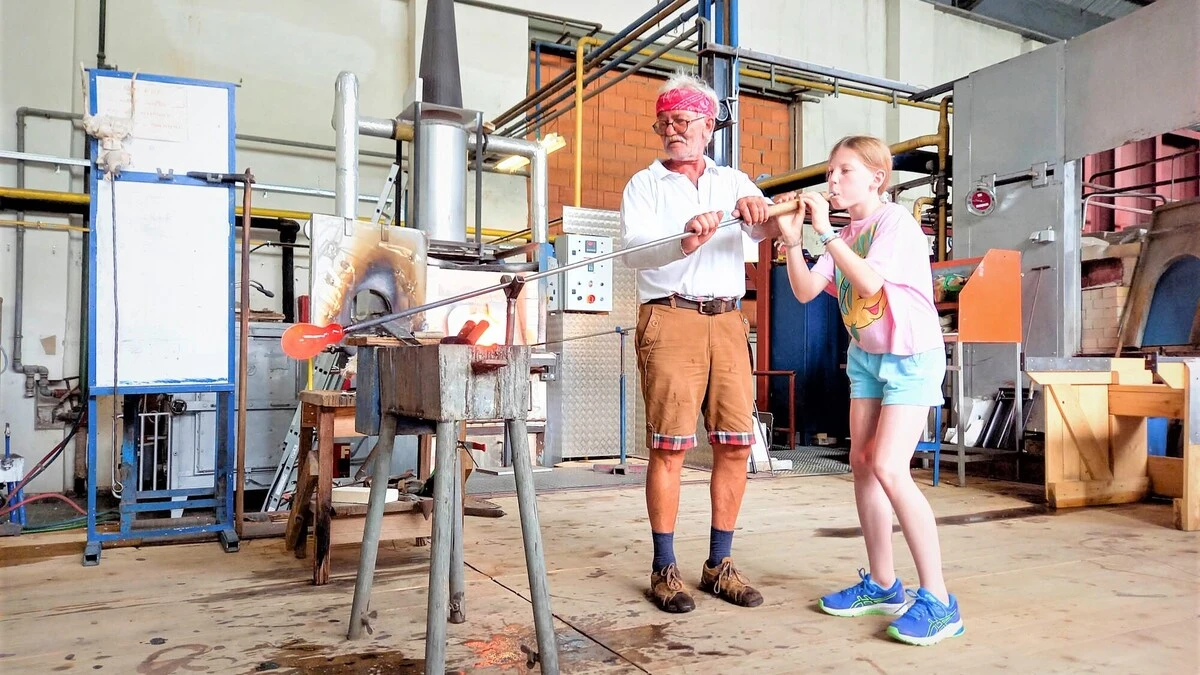Praktische Vorführung: Die Besucher dürften selbst Glas blasen
