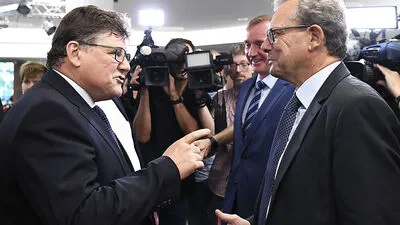 Die KV-Chefverhandler Rainer Wimmer (Gewerkschaft) und Johannes Collini (Industrie)