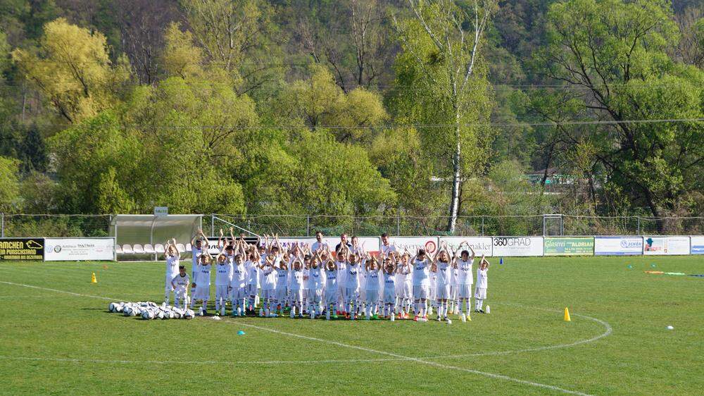 Real: die „Königlichen“ suchen in Straßengel nach Talenten	 