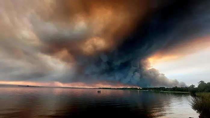 Waldbrand in einer beliebten Urlaubsregion im Südwesten Frankreichs