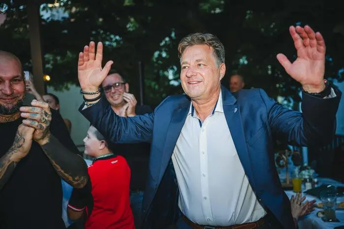 Die „Stadtblauen“ ließen den Wahlkampf im Biergarten des Gösser Bräu ausklingen