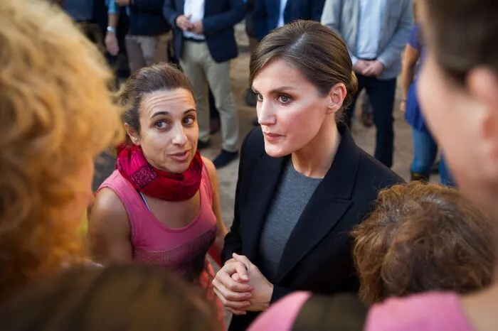 König Felipe sagte, er sei "stolz" auf die Solidarität der Menschen auf Mallorca untereinander. Viele freiwillige Helfer sind von der ganzen Insel in die Unglücksregion gekommen, um bei den Aufräumarbeiten zu helfen.