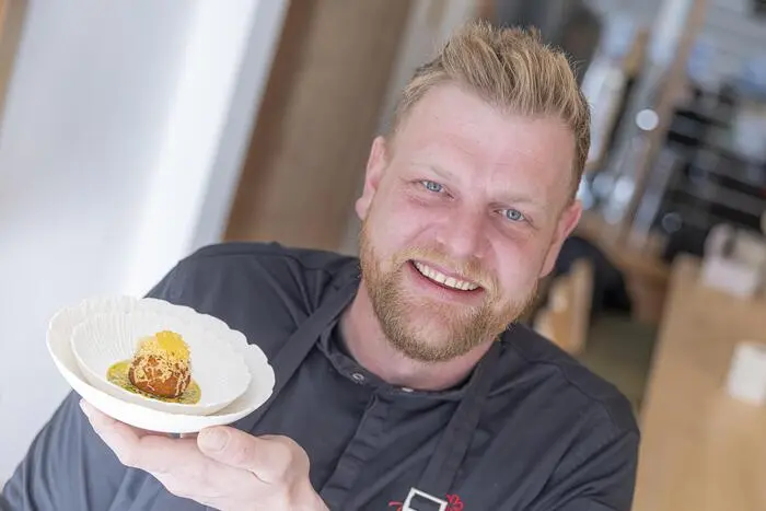Ist seit diesem Jahr auch Sternekoch: Stefan Glantschnig kocht im Restaurant „Rouge Noir“ im Neusacherhof groß auf.