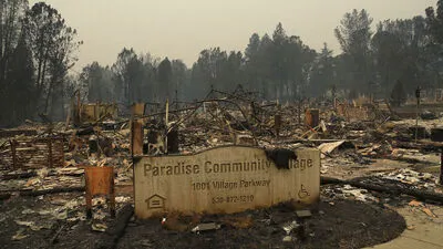 Fünf Tage, nachdem das sogenannte "Camp"-Feuer die kleine nordkalifornische Ortschaft praktisch ausgelöscht hat, ist die Zahl der Toten auf 48 angestiegen
