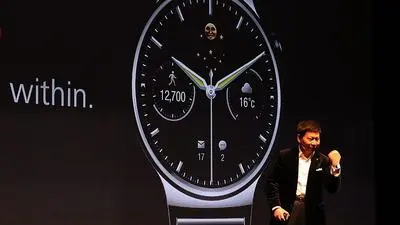 epa04643148 Richard Yu, CEO of Huawei Technologies Consumer Business Group, presents the Chinese manufacturer's first computer watch at the Mobile World Congress mobile communications convention in Barcelona, Spain, 01 March 2015. The Mobile World Congress running from 02 to 05 March is the world biggest event in the mobile sector. This year's edition focuses on wearable devices and the so-called Internet of Things.  EPA/ANDREJ SOKOLOW