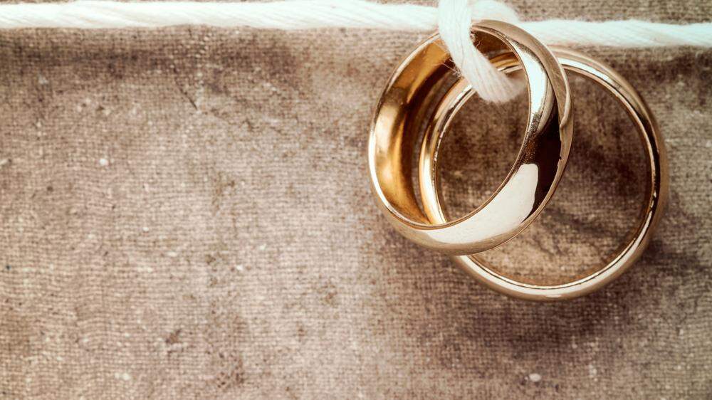 Eine 12-Jährige wäre in Spanien beinahe mit einem 17-Jährigen zwangsverheiratet worden