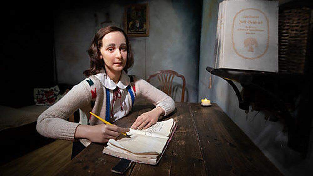 Eine Wachsfigur von Anne Frank im Madame Tussauds in Wien