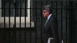Die Rolle von Peter Mandelson beschäftigt Großbritanniens Politik und Justiz, aber auch die EU-Kommission