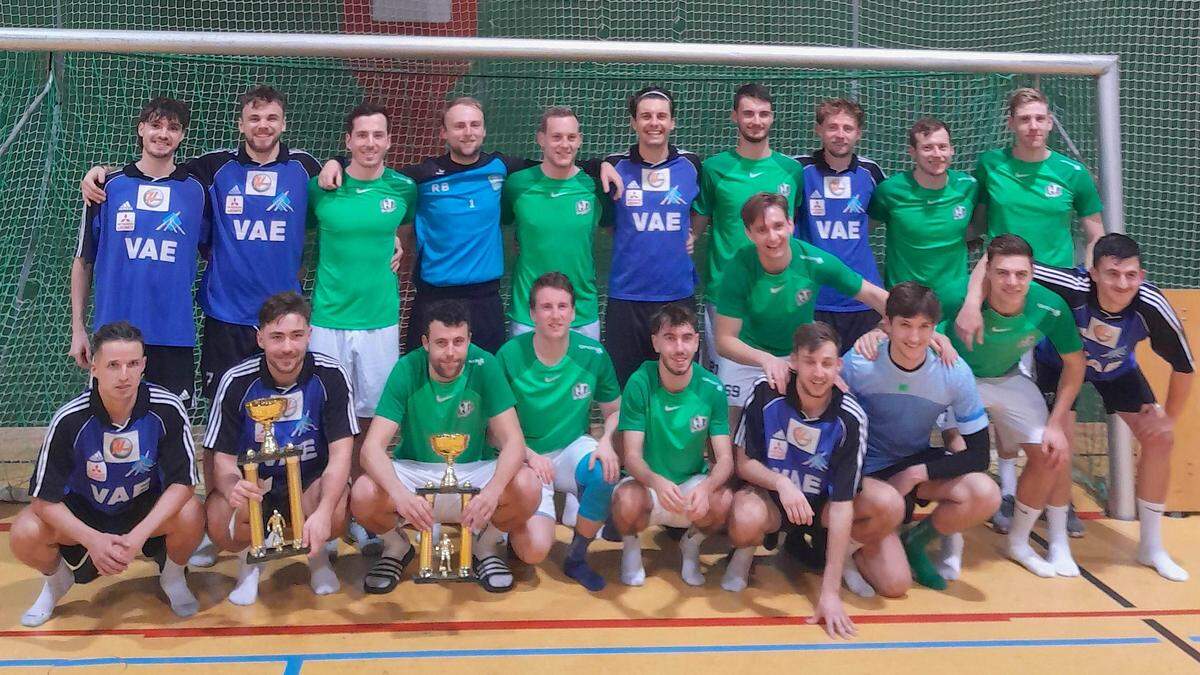 Die Profi-Finalisten FC Padel Schmerte (blau) und Bärlauchrisotto (grün) sorgten für ein spannendes Finalduell