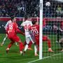 Das 0:1 durch Josip Stanisic 44 FC Bayern Muenchen, mit Luca Kerber 20 1FC Heidenheim 1846, Marvin Pieringer 18 1FC Heidenheim 1846 und Diant Ramaj 41 1FC Heidenheim 1846, 1. FC Heidenheim 1846 vs. FC Bayern Muenchen, Fussball, Bundesliga, DFL, Saison 2025/2026, Hinrunde, 15. Spieltag, 21.12.2025 DFB regulations prohibit any use of photographs as image sequences and/or quasi-video Muenchen Baden-Wuerttemberg Deutschland *** The 0 1 by Josip Stanisic 44 FC Bayern Muenchen , with Luca Kerber 20 1FC Heidenheim 1846 , Marvin Pieringer 18 1FC Heidenheim 1846 and Diant Ramaj 41 1FC Heidenheim 1846 , 1 FC Heidenheim 1846 vs FC Bayern Muenchen, Football, Bundesliga, DFL, Season 2025 2026, Hinrunde, 15 Matchday, 21 12 2025 DFB regulations prohibit any use of photographs as image sequences and or quasi video Muenchen Baden Wuerttemberg Germany Copyright: xkolbert-press/MartinxAgüerax
