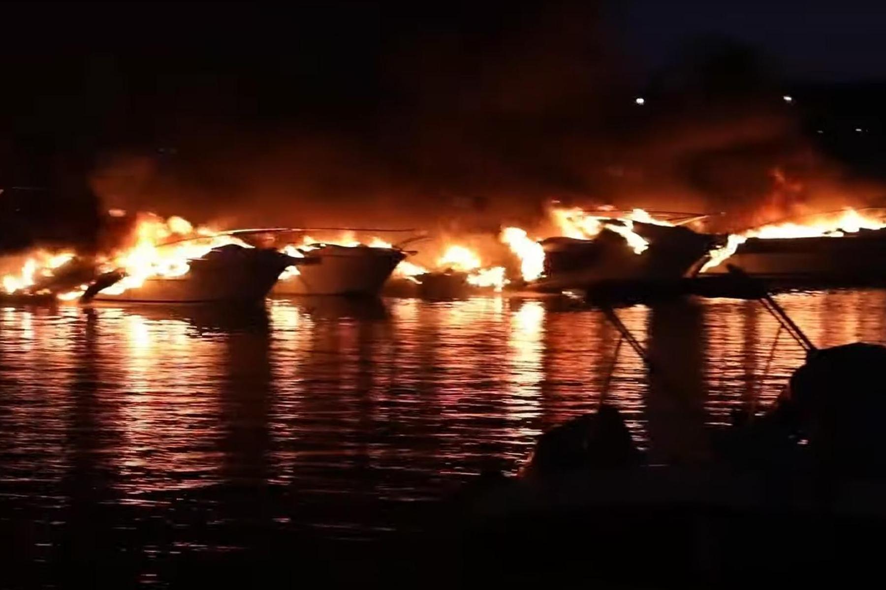 Nach Explosion: Großbrand im Hafen von Medulin: 22 Boote in Flammen