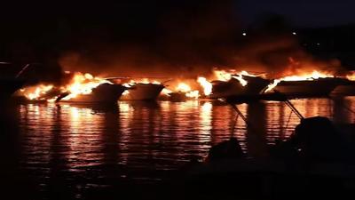 Ein Flammenmeer im Hafen von Medulin