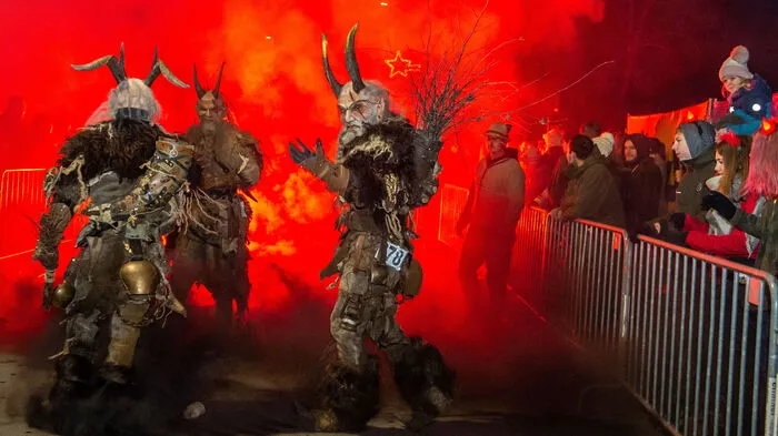 Am Vorabend des 1. Adventsonntags sorgten die Krampus- und Perchtengruppen in Gratkorn für ein "Höllenspektakel".