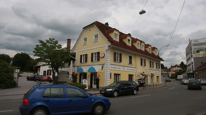 Das Vorstadthaus war Heimat des Traditionsbäckers und beliebter Treffpunkt der Waltendorfer. Nun steht hier Wohnblocks.