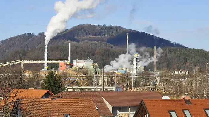 Die Luftgütewerte der Firma Sappi werden überprüft