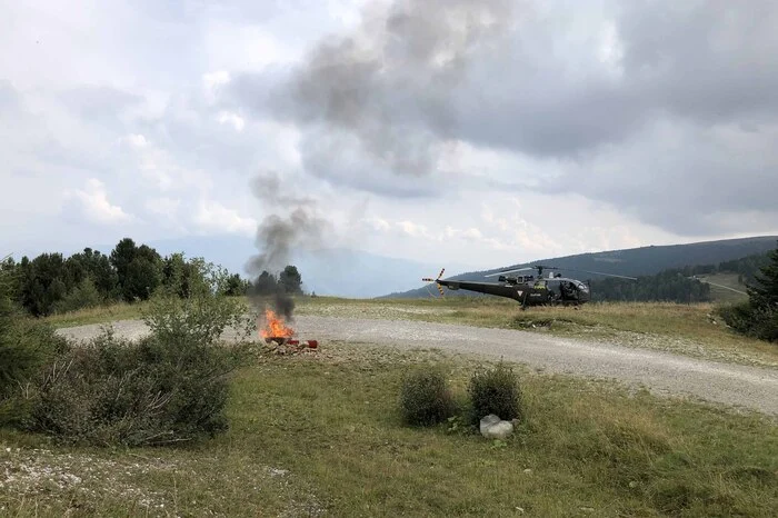 Annahme war ein Hubschrauberabsturz, einige Teile gerieten in Brand.