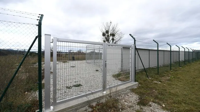 Eine Schutzreaktion könnte die tödlichen Attacken der belgischen Malinois auf einen 31-jährigen Militärhundeführer am 13. November in der Wiener Neustädter Flugfeld-Kaserne ausgelöst haben.