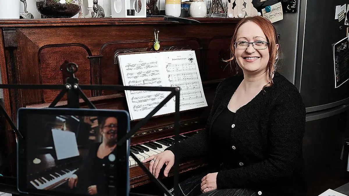 Iga Anna Haindl - unterrichtet wird jetzt per  Skype, Whatsapp oder Facetime  