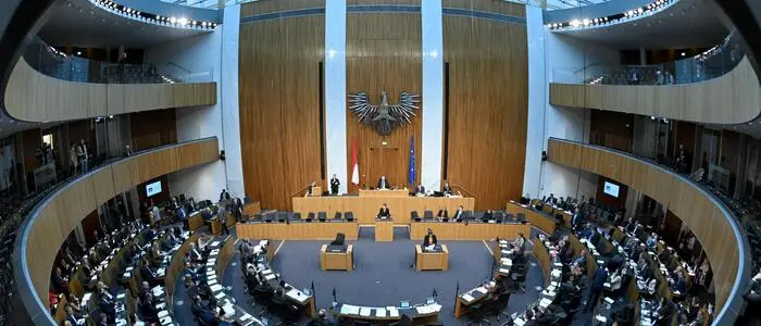 Parlamentarische Mitarbeiterinnen und Mitarbeiter haben ein Privileg: Im Gegensatz zu Reinigungskräften und Journalisten werden sie vorher nicht überprüft.
