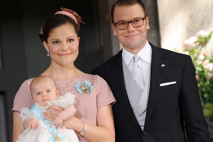 Seit 2010 ist Victoria glücklich mit dem bürgerlichen Daniel Westling verheiratet. Die beiden hatten sich in Westlings Fitnessstudio kennen gelernt.