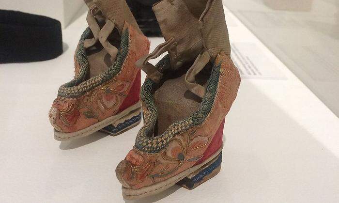 Gustav Klimt besaß viele Asiatika, darunter diese chinesischen Lotusschuhe aus dem 19. Jahrhundert