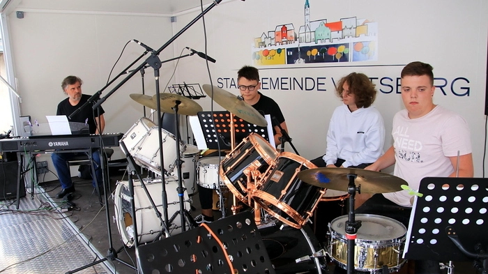 Im Hauptprogramm hüllten die Schüler der Musikschule Voitsberg ihre zahlreichen Zuhörer am Michaelaplatz mit einem viereinhalb stündigen Programm in eine Klangwolke.