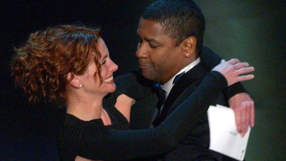 Kommen nicht oft zusammen: Julia Roberts und Denzel Washington bei der Oscar-Verleihung 2002