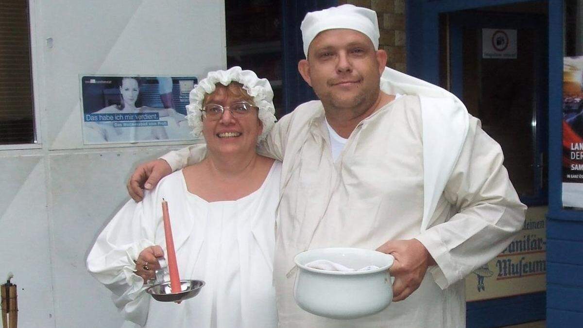 Dorothea Krainer und Bruder Roland Haas vor dem früheren Museum. Ihre Führungen waren stets sehr unterhaltsam 