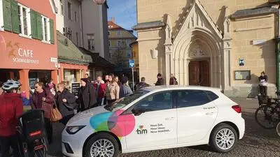 Ein Tim-Auto als mobiler Rammschutz