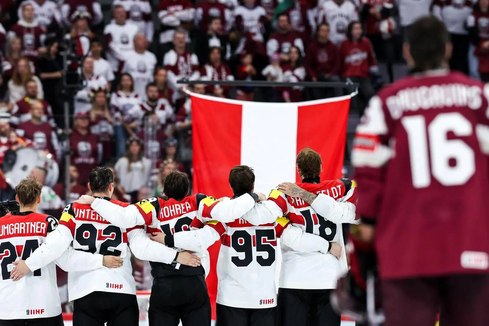 Die Österreicher bewiesen erneut Teamspirit, fegten Lettland mit 6:1 vom WM-Eis