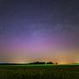 Dieses Nordlicht (Aurora borealis) wurde durch eine Wolke elektrisch geladener Teilchen eines Sonnensturms in der Erdatmosphäre erzeugt