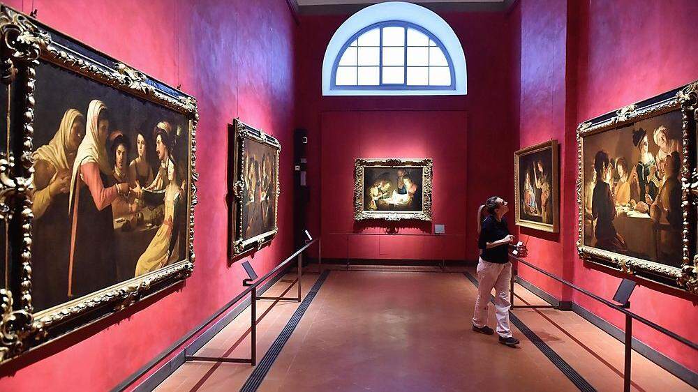Die Uffizien zeigen Caravaggios Gemälde in neuem Umfed - etwa   an dramatisch roten Wänden