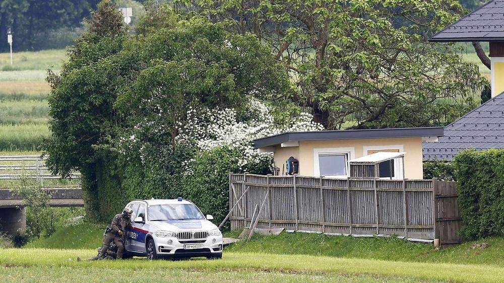 Das Zweifamilienhaus in Mooskirchen wurde am Donnerstag von der Polizei umstellt und danach von der Cobra durchsucht