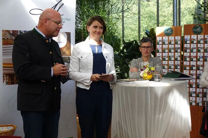 In der Gärtnerei Galla-Mayer fanden sich Vertreter aus Wirtschaft und Politik sowie zahlreiche Meisterinnen und Meister aus der Region ein, um „Handwerk aus Leidenschaft“ vorzustellen.