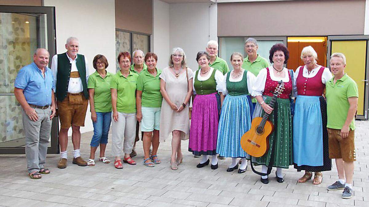 Die Mürzer Alpenvereins-Sektionsleitung mit dem „Turnauer Dreigesang“