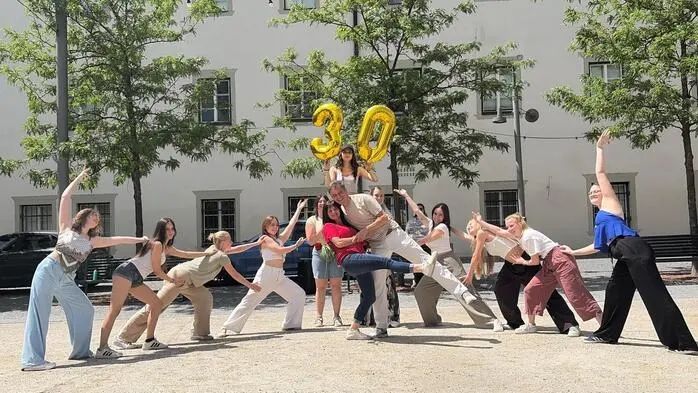 Die Tänzer des "House of Movement" bescherten Bernadette und Josef Gabl aus Seeboden einen unvergesslichen Flashmob 